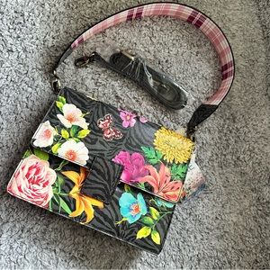 Nwt blooming breeze envelope crossbody bag
